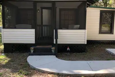 Image de Peaceful, two bedroom home in lovely Florahome, Fl.