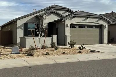 Image de Upscale New Corporate Housing or Travel Vacation Home near State Farm Stadium