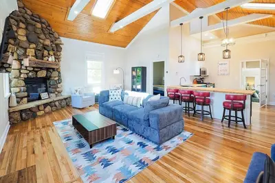 Image de Schoolhouse Stay - Pet Friendly | Game Room