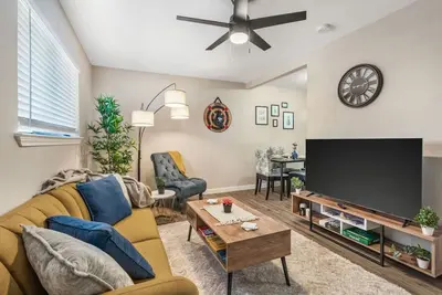 Image de Live the Excitement: Prime 1bd Close to the Action