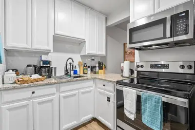 Image de Sapphire 1bd: At&T Walkable, Calming & Joyful!