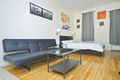 Image de Cozy Upper East Side Studio w/ Private Garden