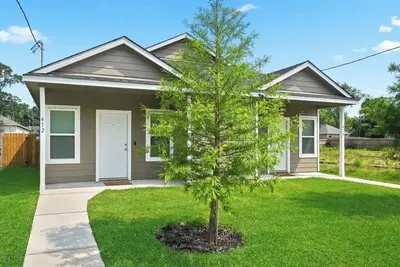 Image de Brand new modern cozy enclave in Conroe awaits you.