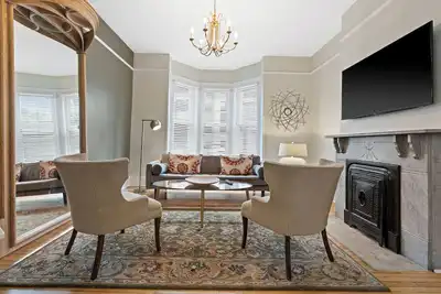 Image de Stunning Townhouse in an Amazing Location Near Fiserv, Baird Center, Lakefront