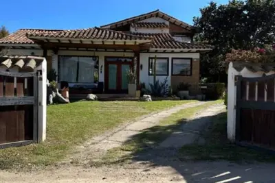Image de Amplia Habitación Cuádruple en Entorno Campestre