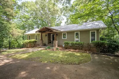 Image de Great Clemson And Uga Game Day Rental! \nBeauty of Lake Hartwell at Skipping Rocks