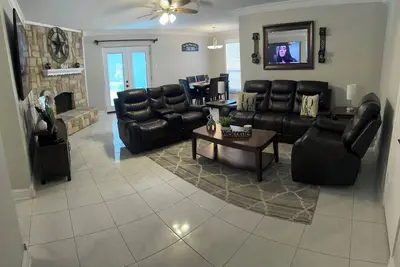 Image de Enjoy Six flags, At&T station, Rangers stadium, hurricane harbor, etc.