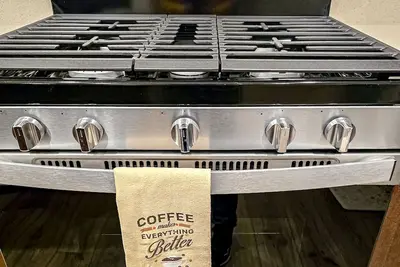 Image de Newly-built single-level home with full kitchen & central Ac - near Uc Riverside