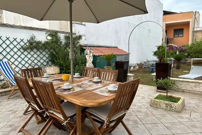 Image de Maison de vacances 'Il Giardino Di Violetta' avec jardin privé et climatisation