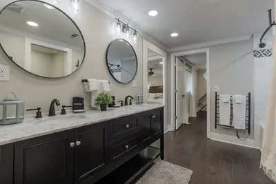 Image de A cozy retreat nestled along the shores of this picturesque reservoir