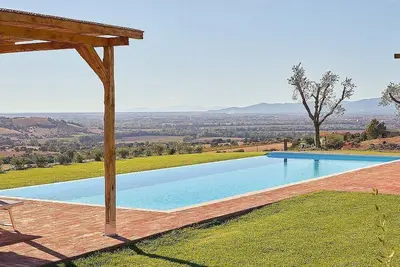 Image de Villa Flores: An elegant and welcoming two-story villa located on top of a small hill, with Free Wi-Fi.