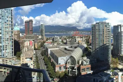 Image de Luxury Downtown Ocean+Mountain views A/C Comfort \nPool / hot tub/ sauna/ gym