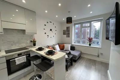 Image de Bright & Modern 3 Bedroom Apartment