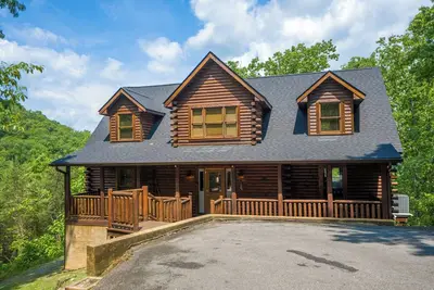 Image de WaterFall View Lodge: Pet-Friendly, S/Secluded, Hot Tub, Wifi, Wooded View. . .