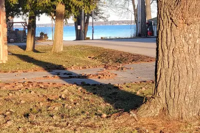 Image de Houghton Lake Lakeview / Gazebo / Firepit / Kayak/Sup, A/C/ Lake Access / Trails