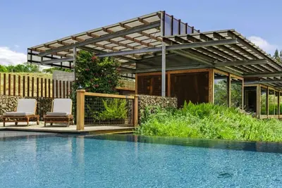 Image de Gorgeous Modern Home with Solar Heated Pool in Waimea