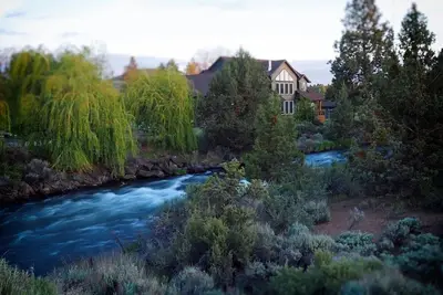 Image de Edradour Estates – Stunning 6 Bdr Bend Retreat for 14 w/ Theater Room!