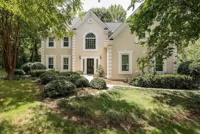 Image de New Southern Charm Atl 4 Bdr/3 Bath Executive Home