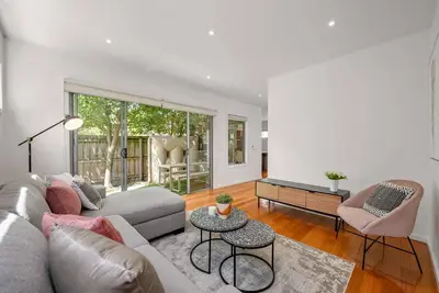 Image de Relaxing Getaway Oasis with Patio in Charming Kew