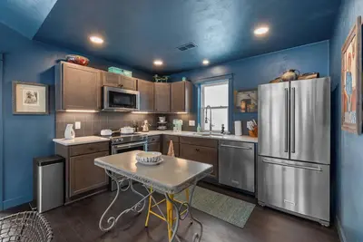 Image de Downtown, Uniquely Designed, Near the Beach