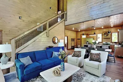 Image de Heavenly Cove | New Build, Pet Friendly, Indoor Pool, Hot Tub + Game Room!