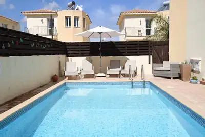 Image de Cozy 3 bedroom villa with a private pool; 5 minute walk to the sandy beach!