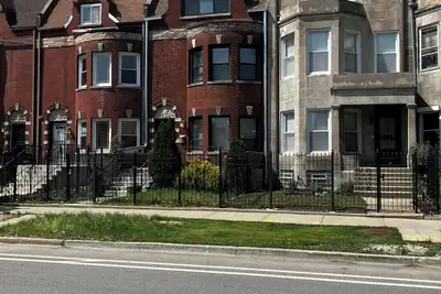 Image de Near Lakefront! Minutes from the beach, Obama museum campus and 2 golf courses! !