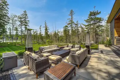 Image de Chic Bellaire Home w/ Outdoor Kitchen on Clam Lake