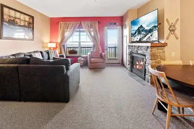 Image de Next to Slopes Underground Parking Hot Tubs Locker