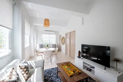 Image de Spacious 3 Bedroom Retreat | Urban Charm + Rooftop Pool