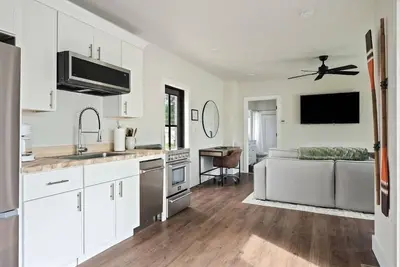 Image de 2 Bedroom Beacon Cottage 3 - Two bedrooms, one sleeper sofa and a kitchenette