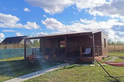 Image de Pet friendly wooden house near forest in a very quiet area is waiting for you.