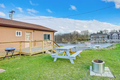 Michigan Manistee River Cabin ~ 1 Mi to Downtown