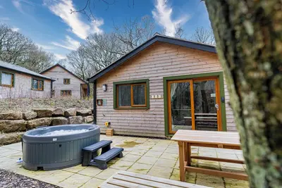 Image de Padley; woodland lodge for 2-4 with hot tub, Bbq, near Alton Towers.