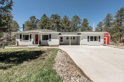 Image de Soaring Pines! 5 acres! Newly Remodeled Private Family Rancher, Scenic Forest
