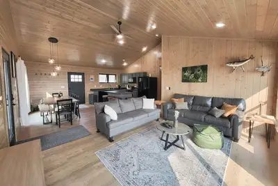 Image de Newly Built Cedarpoint Cottage -Cozy and Relaxing on Jessie Lake -Pet Friendly