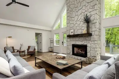 Image de Fire pit, game room & Sapphire Valley Amenities! 13 Mins to Cashiers!