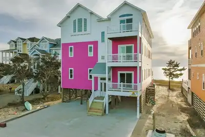 Image de Soundfront 10br/11ba home - Prime windsports access, private pool, hot tub ★★★★★