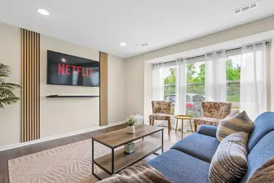 Image de Cozy Townhome - 7 min from Dulles Aiport / 35 min to Dc!