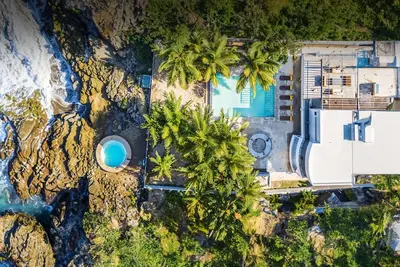 Image de Mara Grande - Exquisite Large Group Oceanfront Rental Villa