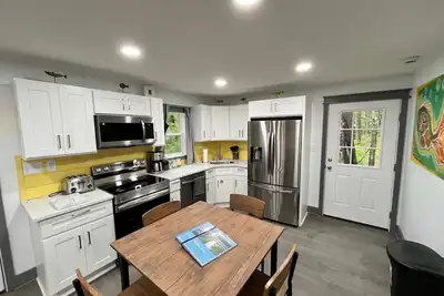 Image de Bear Run Bungalow|Kayaks|Hot Tub|Fireplace|Central