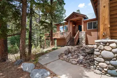 Image de Hot Tub, Pet Friendly, Fireplace, 7 Mins to Skiing