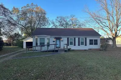 Image de Cute 2 bed 1 bath home that sleeps 7 in a quiet neighborhood.