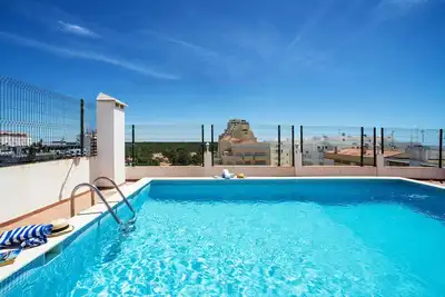 Image de Joli appartement pour 4 personnes avec Wifi, piscine, climatisation, Tv et balcon