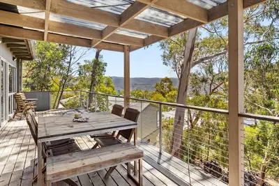 Image de Light House - A tranquil retreat harmonizing with nature.