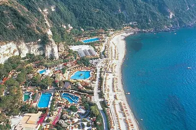 Image de A 5 minutes de la mer, les Jardins de Poséidon avec piscine, wifi, parking.