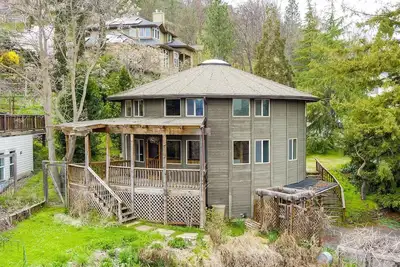 Image de Monthly Rental Circular House blocks to Downtown & Oregon Shakespeare Festival