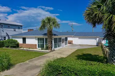 Image de Monthly Off Season Rentals! Charming Beach Cottage, 1 Block to Beach, Kure Pier + Food, Dog Friendly