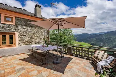 Image de Maison de vacances 'Mirador Del Navia' avec vue sur la montagne, terrasse privée et Wi-Fi