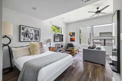 Image de Bright Studio Near Rainey St | Mins to Dt Atx